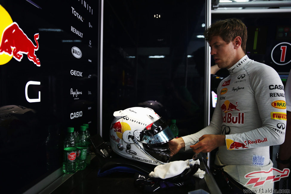 Casco blanco para Sebastian Vettel