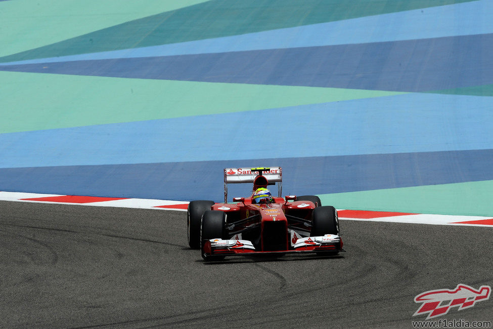 Felipe Massa rueda en la clasificación del GP de Baréin 2013