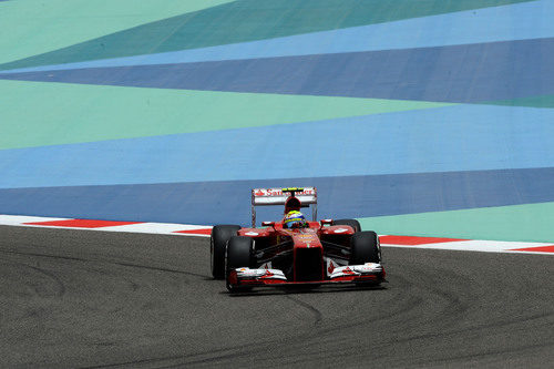Felipe Massa rueda en la clasificación del GP de Baréin 2013