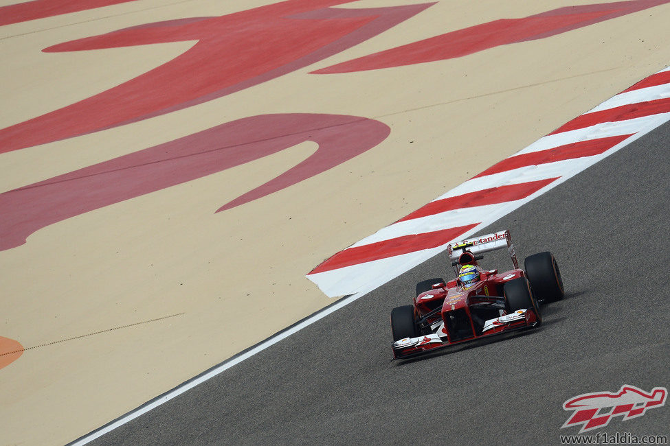 Felipe Massa prueba el compuesto duro en Sakhir