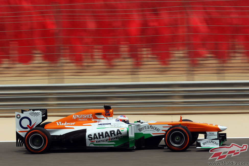 Paul di Resta caminando hacia la séptima posición