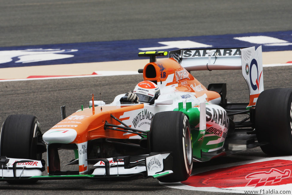 Adrian Sutil rodando en Baréin