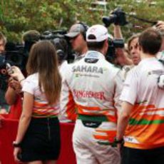 Los chicos de Force India hablando a la prensa