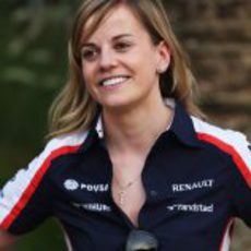 Susie Wolff sonríe en Baréin