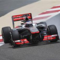 Jenson Button apurando al máximo en Baréin