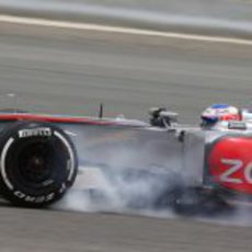 Jenson Button se pasa de frenada