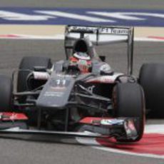 Nico Hülkenberg afronta una de las curvas de Sakhir