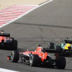 Los Marussia persiguen a Charles Pic