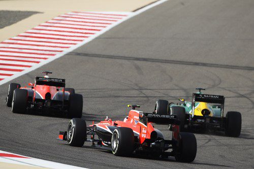 Los Marussia persiguen a Charles Pic