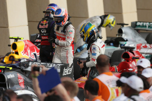 Esteban Gutiérrez cabizbajo tras el GP de Baréin 2013