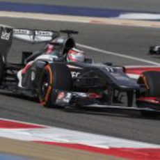 Nico Hülkenberg a toda velocidad durante el GP de Baréin 2013