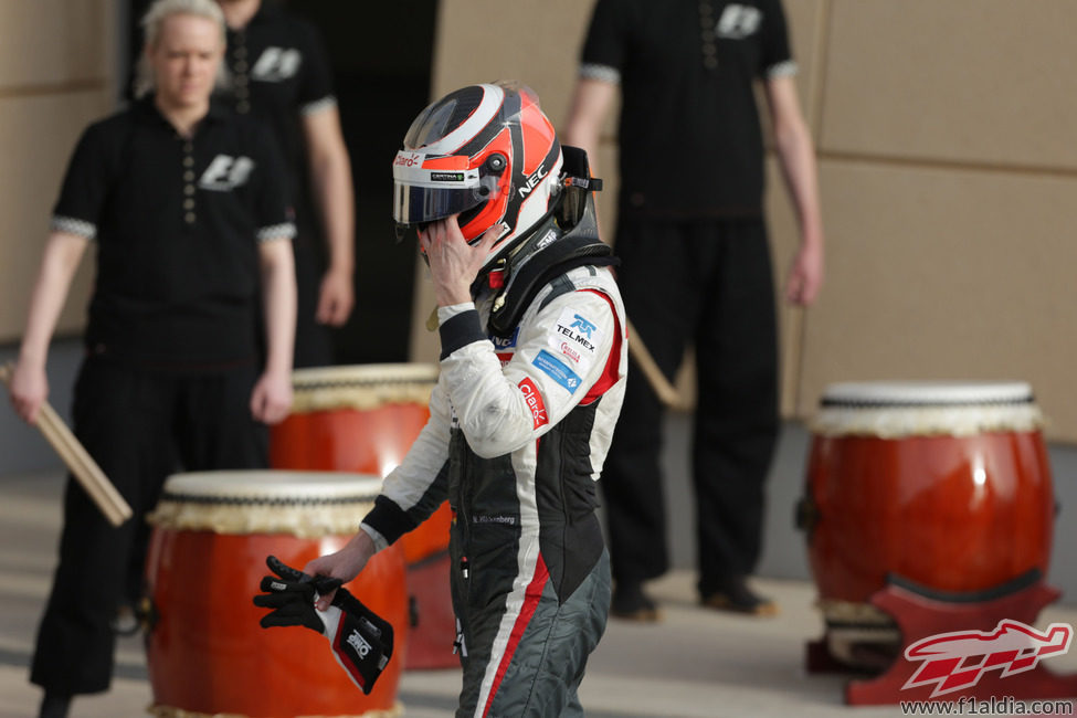 Nico Hülkenberg acaba agotado tras su casco el GP de Baréin 2013