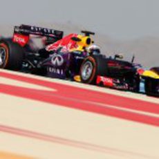 Sebastian Vettel rueda con el compuesto duro en Sakhir