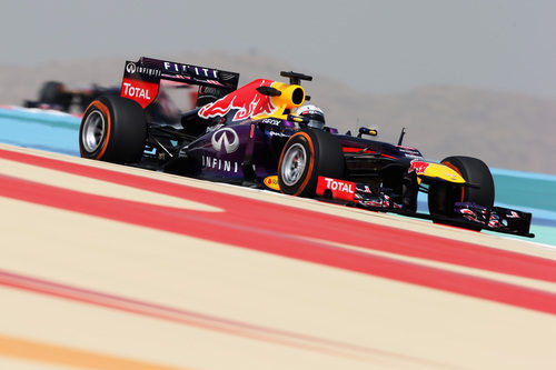 Sebastian Vettel rueda con el compuesto duro en Sakhir