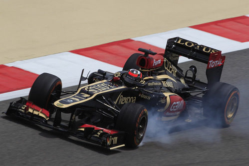 Kimi Räikkönen se pasa de frenada en Sakhir