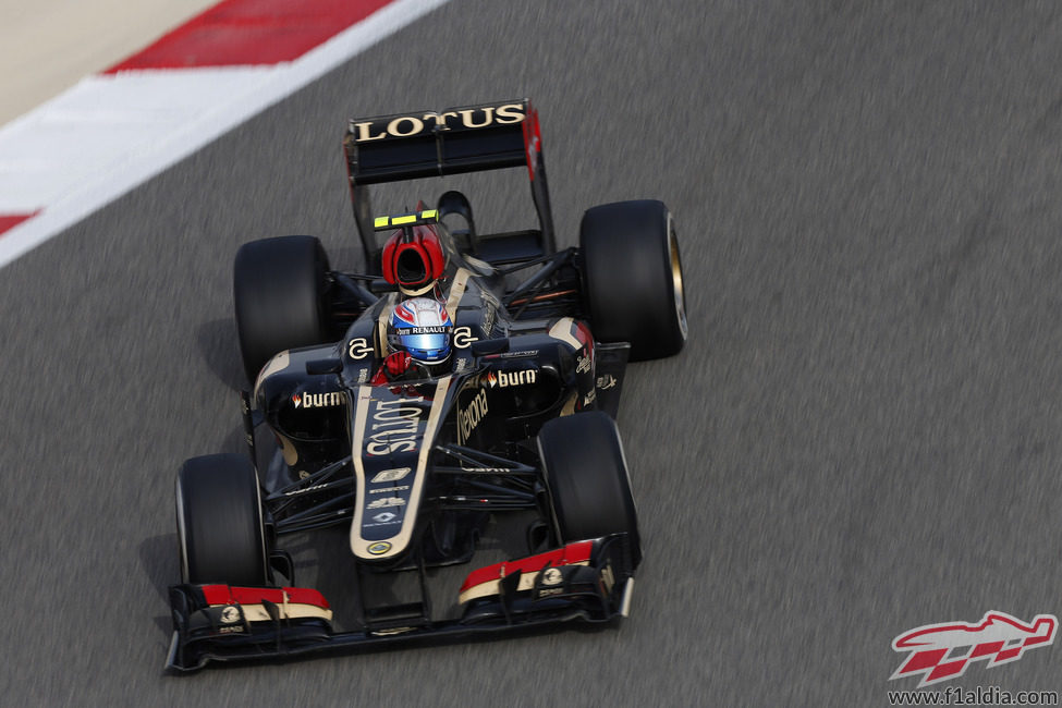 Romain Grosjean puso los medios en la Q2 de Baréin