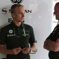 Heikki Kovalainen en el box de Caterham