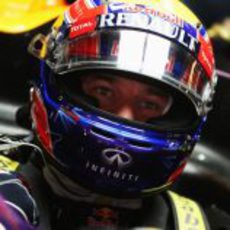 Mark Webber pensativo ante otro Gran Premio con Red Bull