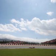 El cielo de Montmeló se despeja ante el VJM06 Adrian Sutil