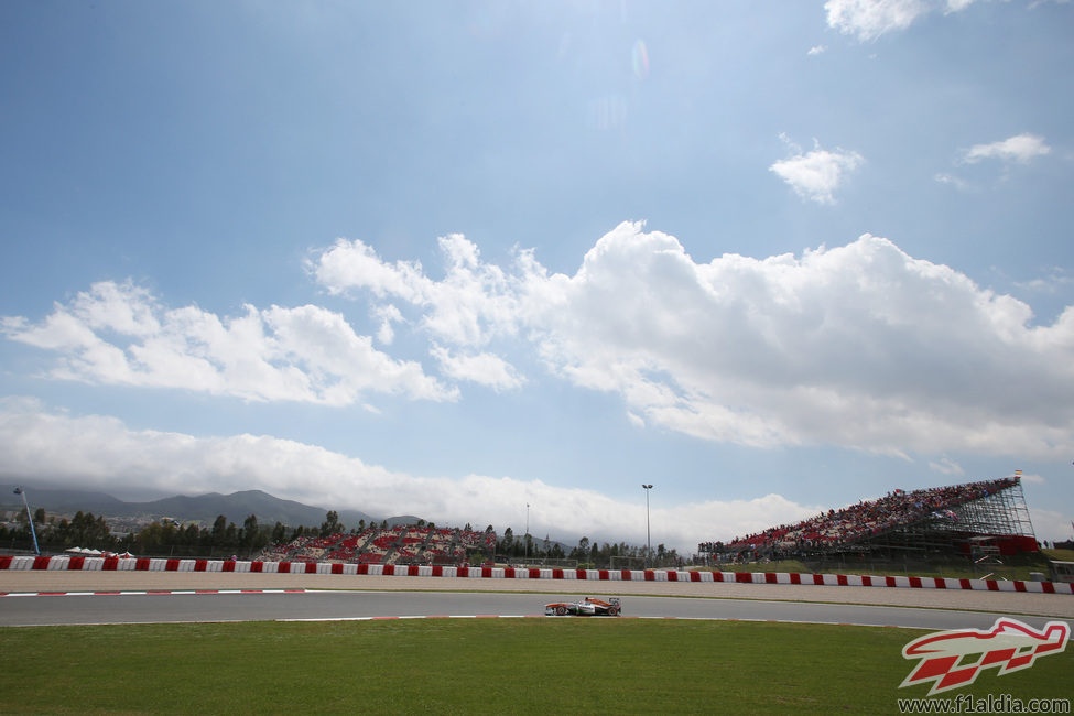 El cielo de Montmeló se despeja ante el VJM06 Adrian Sutil