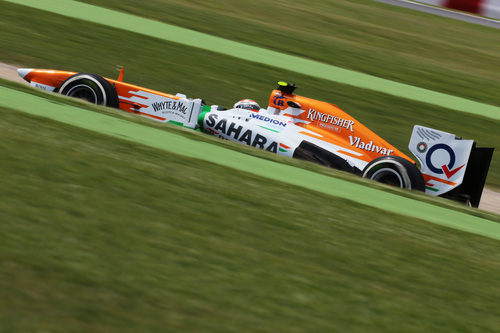 Paul di Resta rueda en el técnico circuito de Montmeló