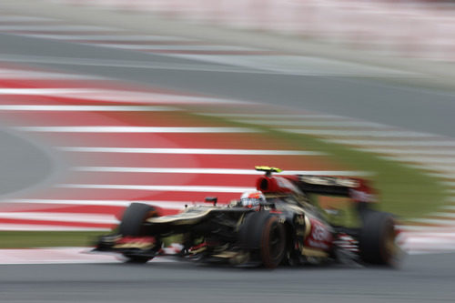 Romain Grosjean afronta la última curva del Circuit de Catalunya