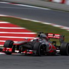 Jenson Button a los mandos del MP4-28 durante los libres del GP de España