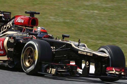 Kimi Räikkönen exprime en la pista de Montmeló su actualizado E21