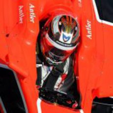 Jules Bianchi acomodado dentro de su MR02