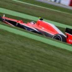 Max Chilton rueda con el compuesto medio durante los libres del GP de España 2013