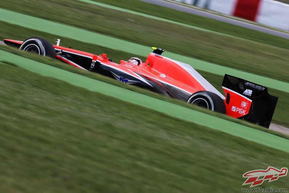 Max Chilton rueda con el compuesto medio durante los libres del GP de España 2013