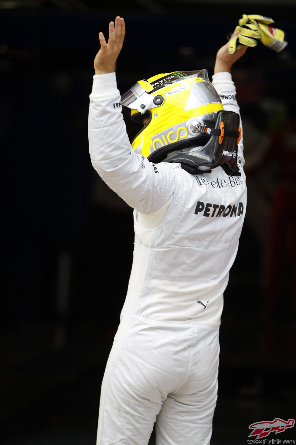 Nico saluda tras lograr la pole en el GP de España 2013