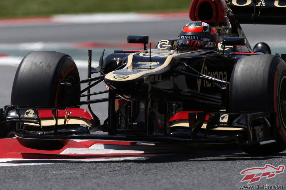 Kimi Räikkönen conduce en Montmeló para Lotus