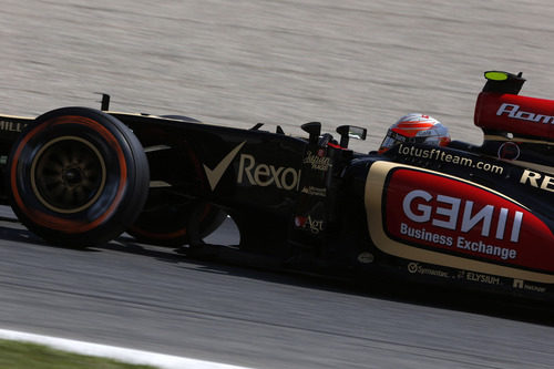 Romain Grosjean rueda con el duro en Montmeló