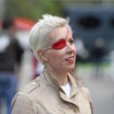 María de Villota en el paddock de Barcelona