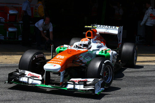 Adrian Sutil sale a pista con el compuesto medio