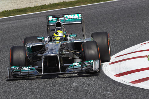 Nico Rosberg cabalga hacia la pole del GP de España 2013