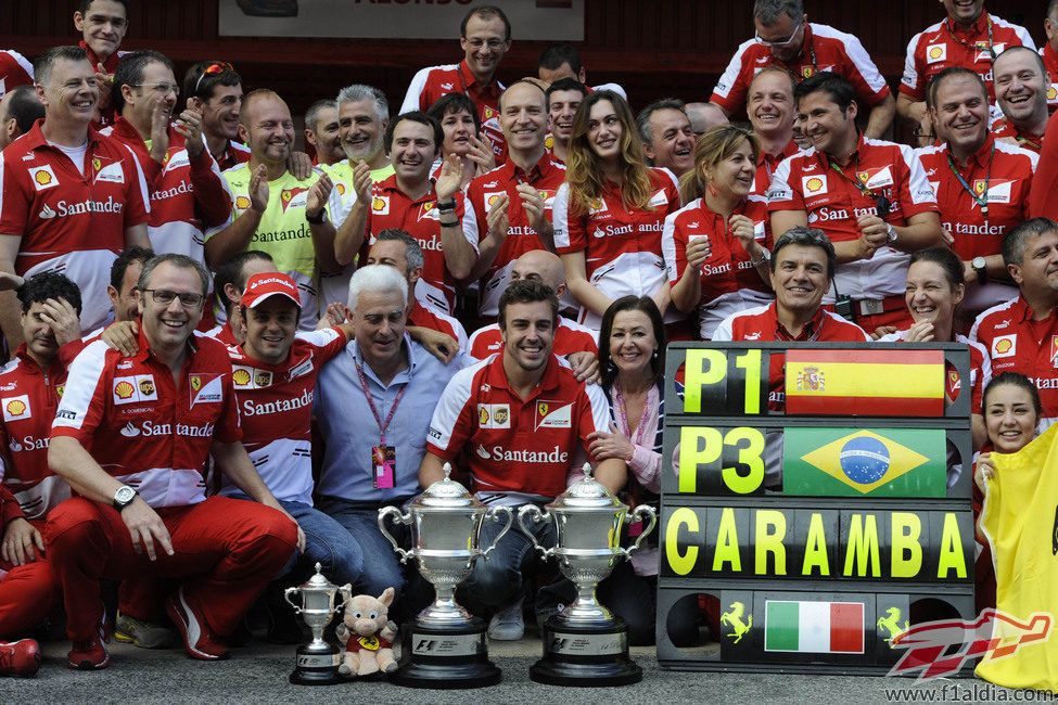 Fernando Alonso y Felipe Massa, de celebración en Barcelona