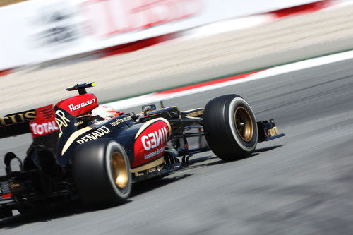 Romain Grosjean abandonó en Barcelona por una rotura de la suspensión