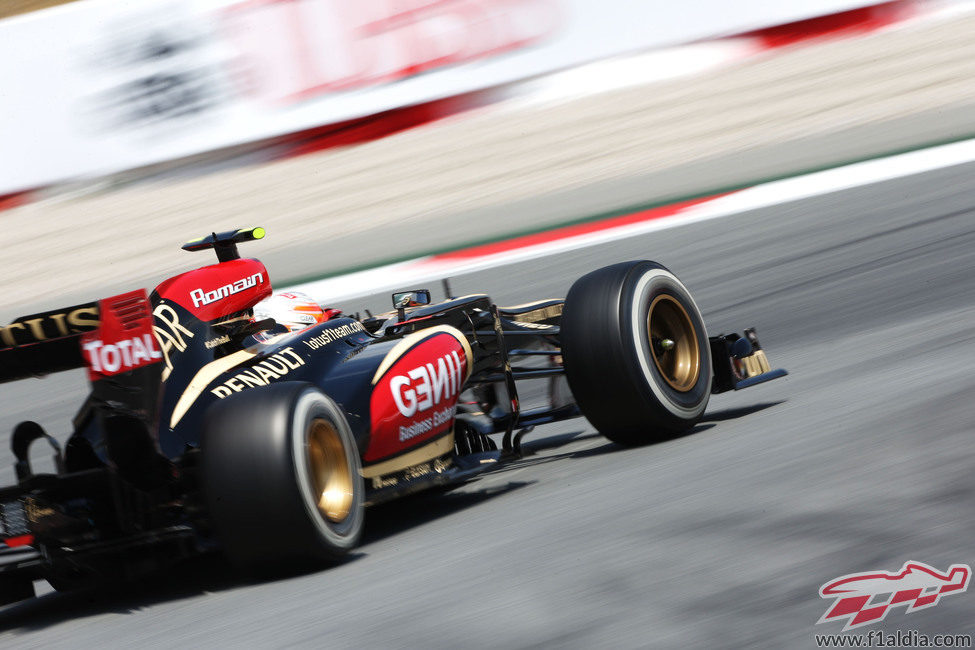 Romain Grosjean abandonó en Barcelona por una rotura de la suspensión