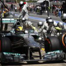 Parada para Lewis Hamilton