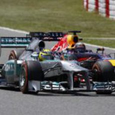 Intensa lucha entre Nico Rosberg y Sebastian Vettel