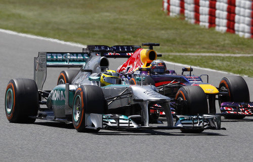 Intensa lucha entre Nico Rosberg y Sebastian Vettel