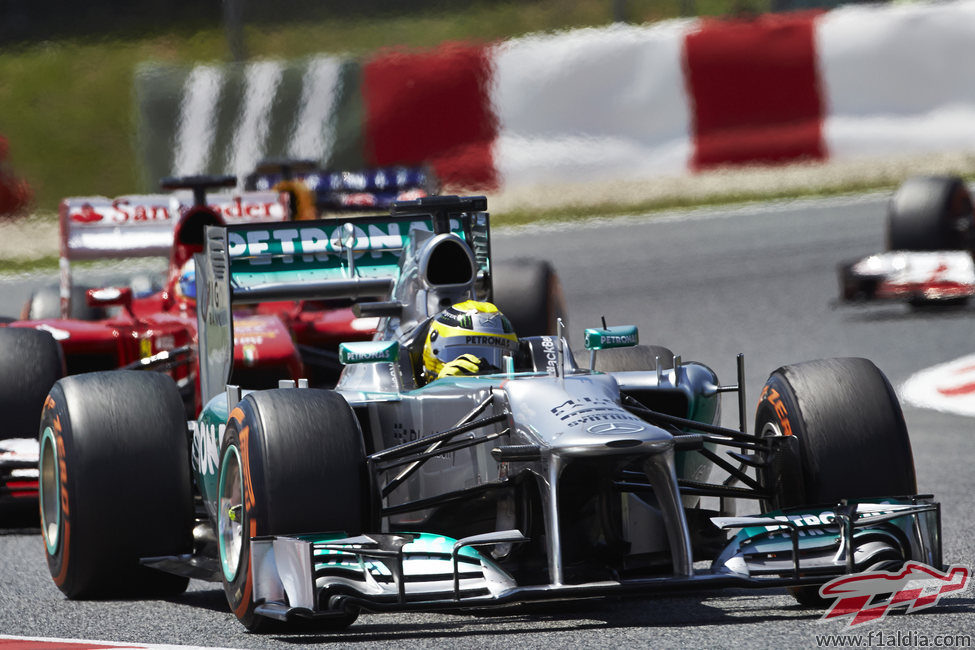 Nico Rosberg trata de mantener la pole en Barcelona
