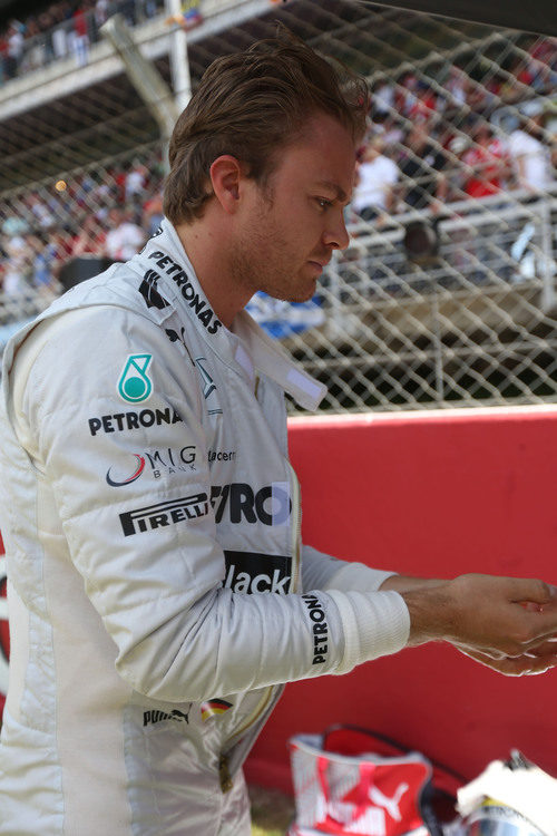 Nico Rosberg, concentrado en parrilla