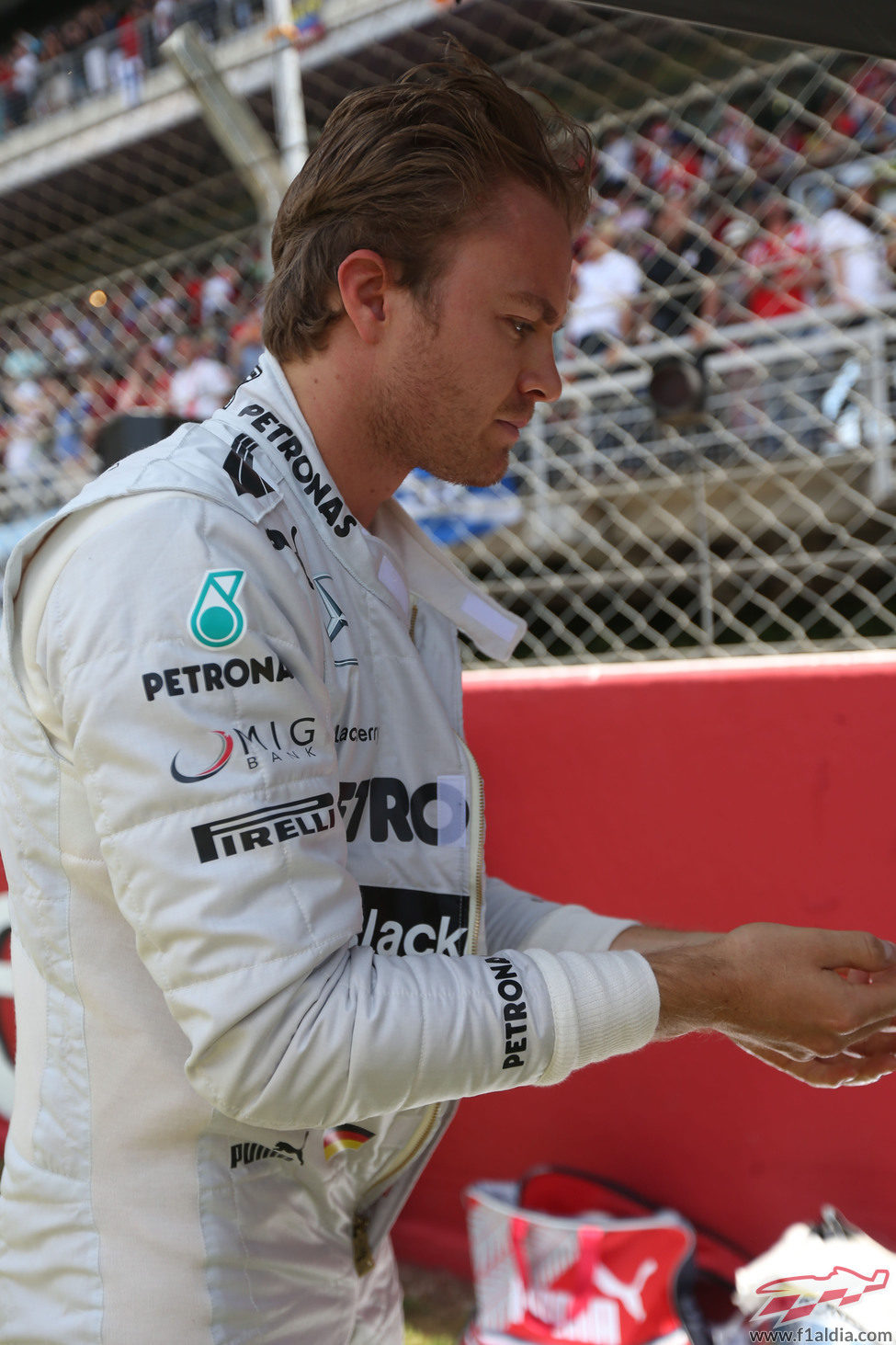 Nico Rosberg, concentrado en parrilla