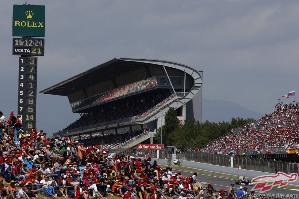 Valtteri Bottas pasa por la recta de meta de Montmeló