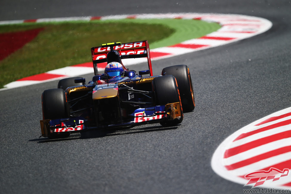 Daniel Ricciardo da una vuelta en el Circuit de Catalunya