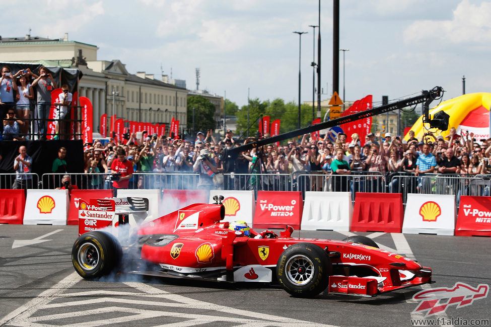 Un Ferrari por las calles polacas