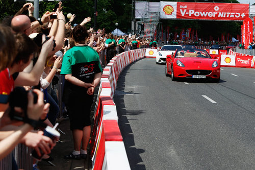 Los aficionados disfrutando de Felipe Massa